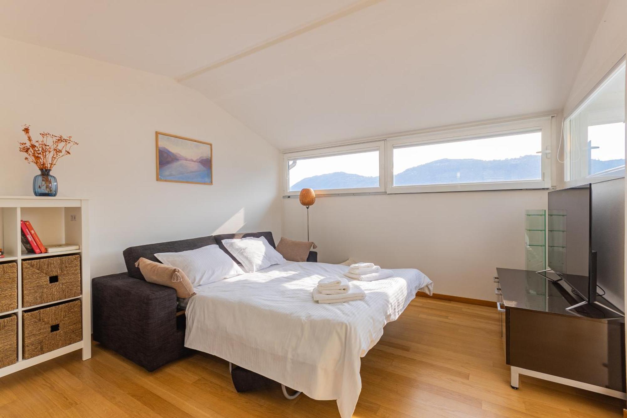 Casa Madlen - Bright Attic With Marvelous View Campione dʼItalia Exterior foto